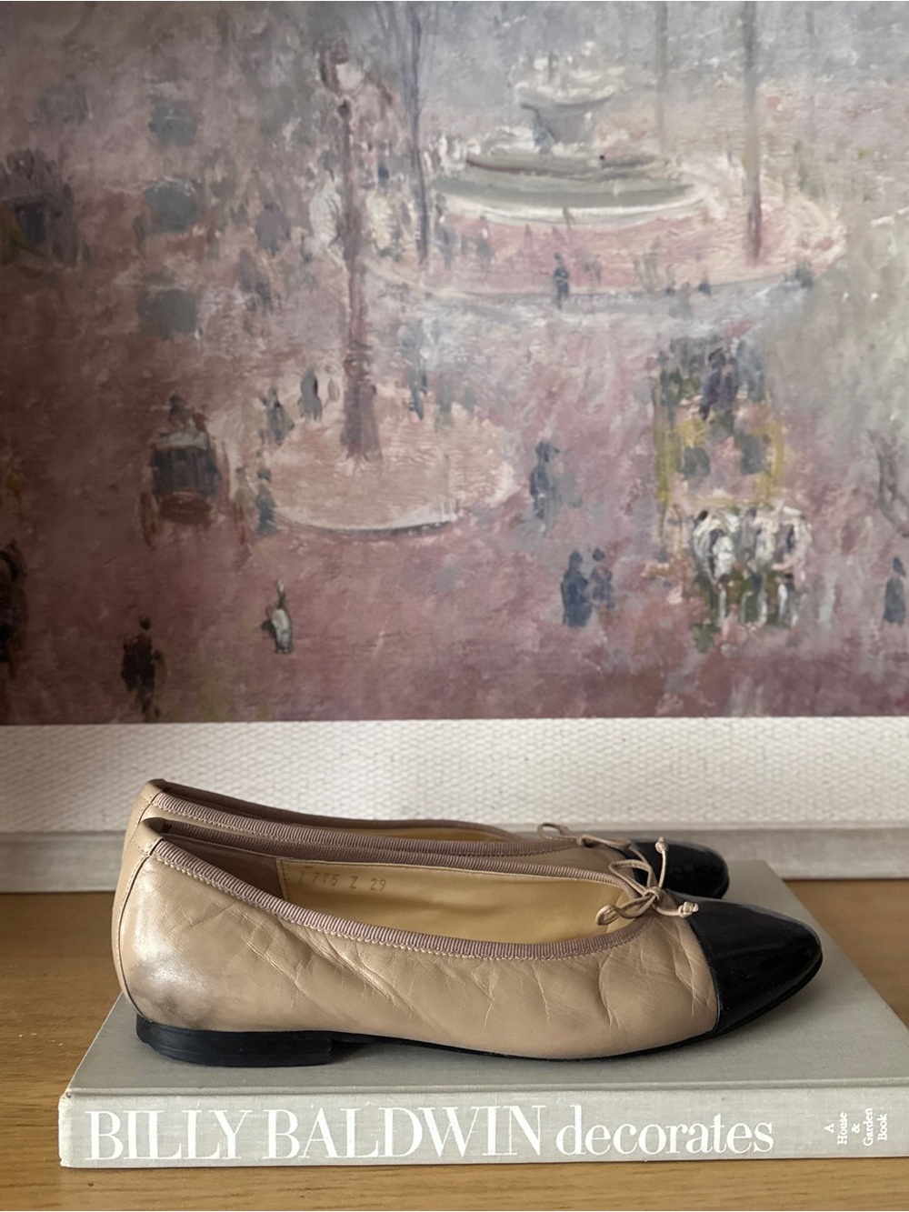 Classic Two-Tone Leather Ballet Flats in Beige and Black - Size 8.5 - Picture 6 of 7